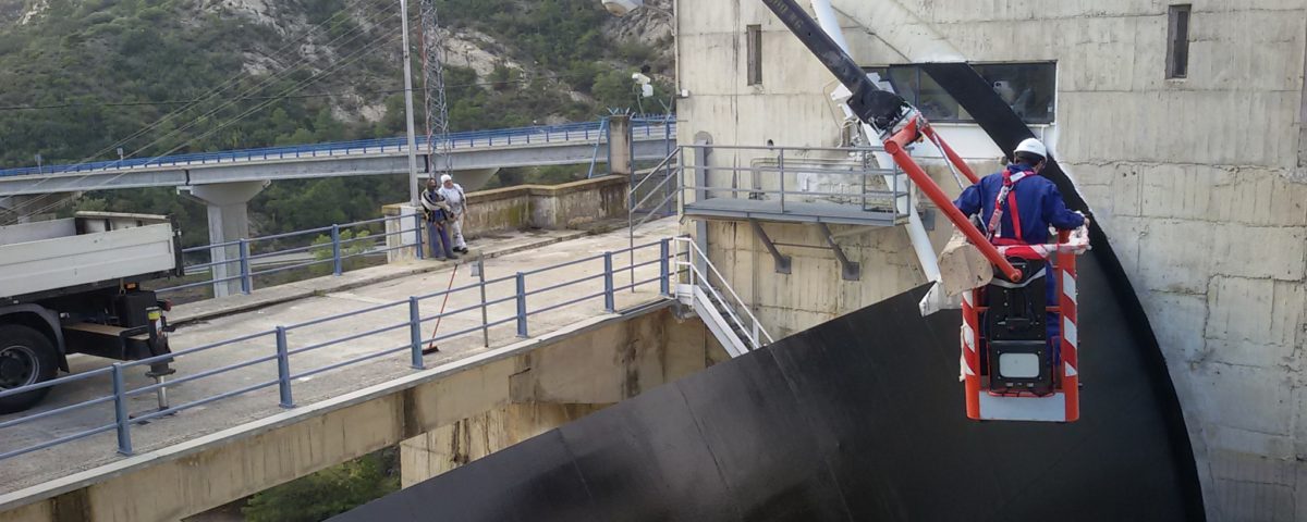Coordinación de seguridad y salud para acondicionamiento de compuertas Taintor en la presa de Oliana. Lérida