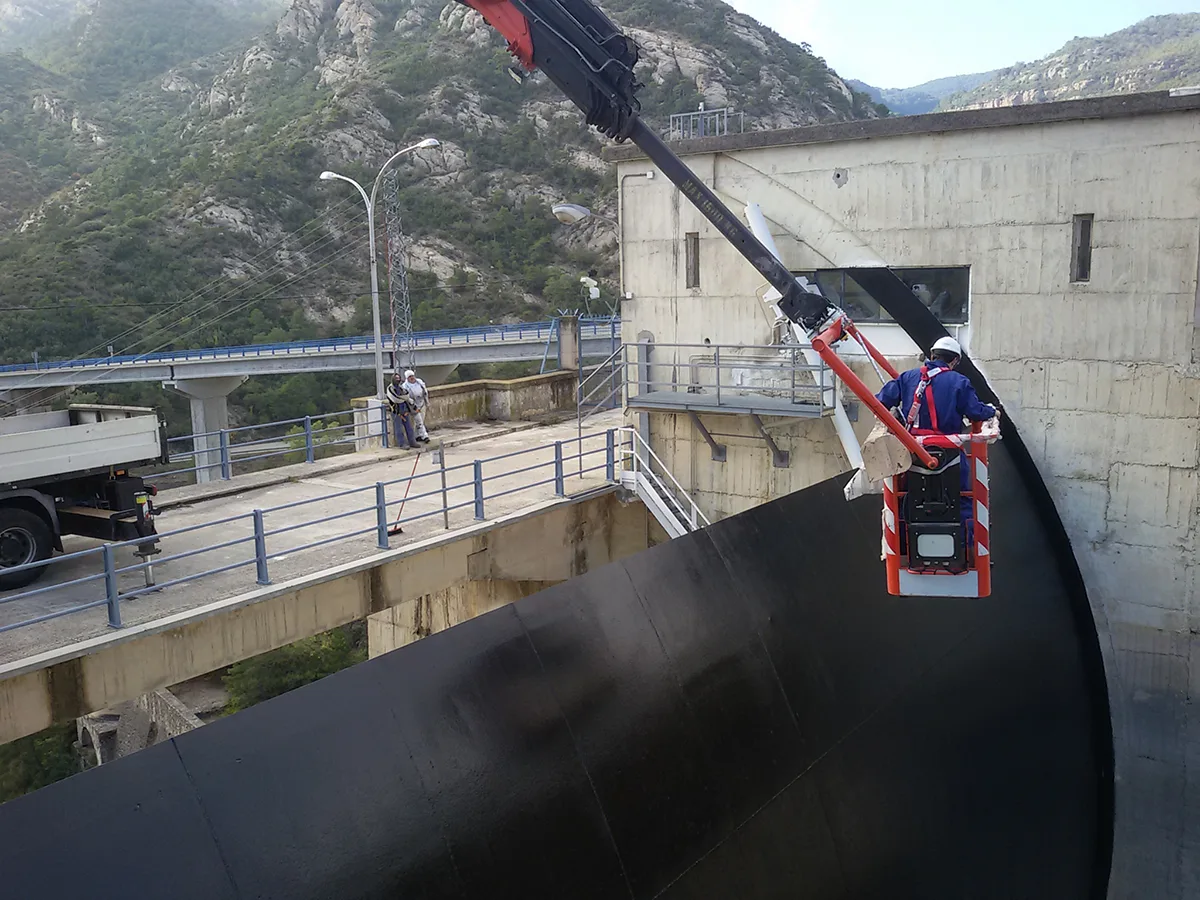 06. health and safety coordination for conditioning of taintor floodgates at oliana dam lleida